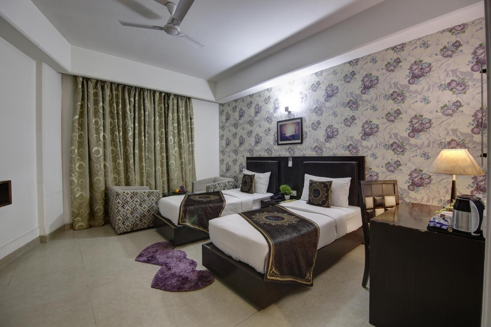 Hotel Venus Plaza New Delhi Eksteriør bilde